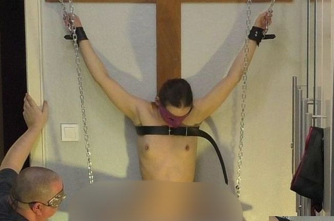 Download: -Zuckerarsch- - Der Sklavenstuhl Teil 2