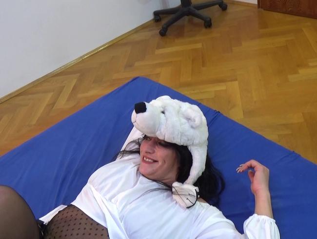 Download: APC-Club - Eisbärin im Amateurpornoclub