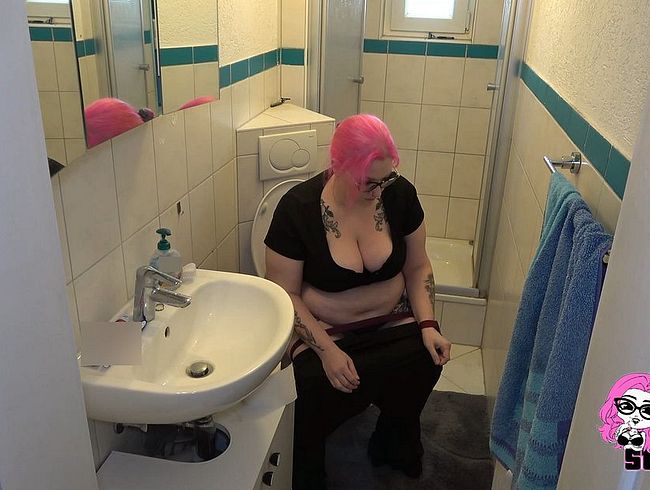 Download: Abby-Strange - Spanner beobachtet mich auf dem Klo