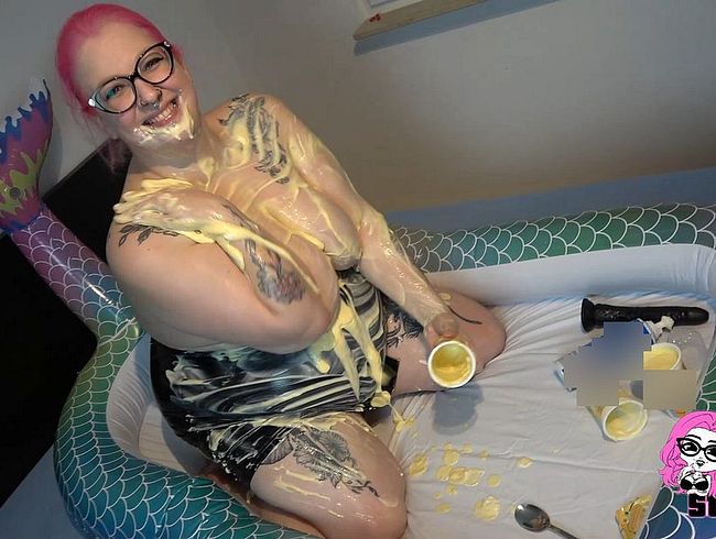Download: Abby-Strange - Wet and messy: Spaß mit Pudding, Schlagsahne und Dildo