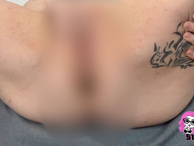 Download: Abby-Strange - Blitzorgasmus mit Plug im Arsch (Nahaufnahme)