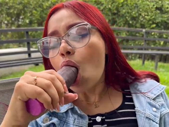 Download: AdrielleMoon - Mein schwarzer Dildo geht tief