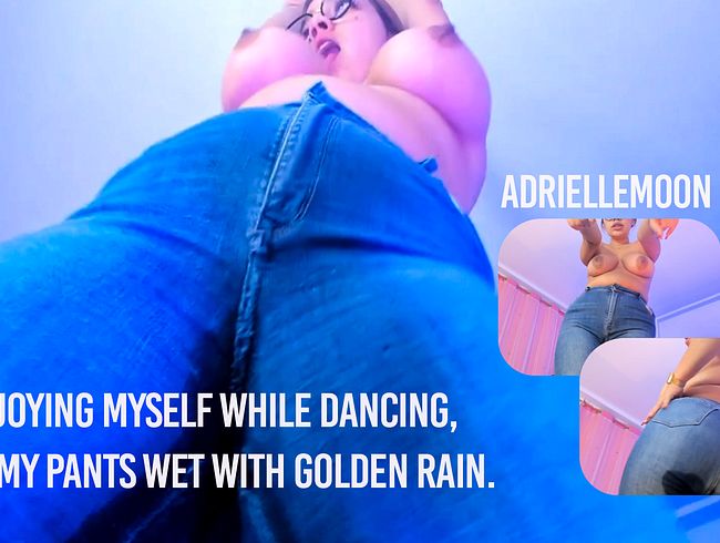 Download: AdrielleMoon - Ich genieße es zu tanzen, während meine Hose von meinem goldenen Regen nass wird.