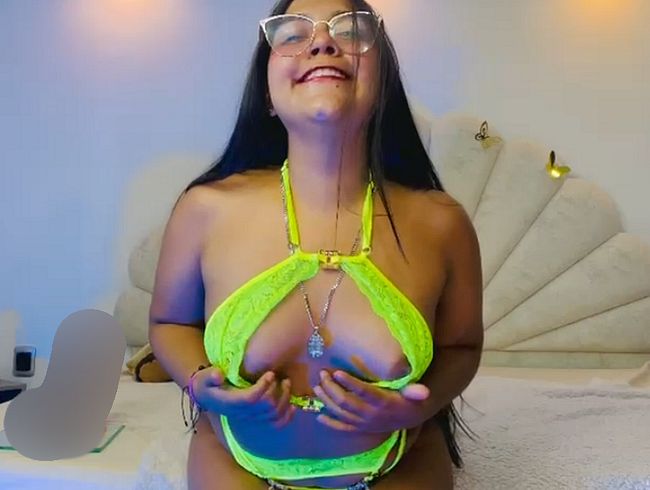 Download: AilynPenny - Ich pose für dich mit meiner neuen Unterwäsche, während ich masturbiere