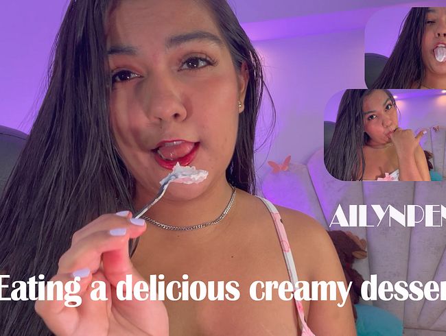 Download: AilynPenny - Ein köstliches, sehr cremiges Dessert essen