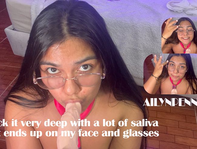 Download: AilynPenny - Ich sauge sehr tief daran, wobei viel Speichel auf meinem Gesicht und meiner Brille landet.
