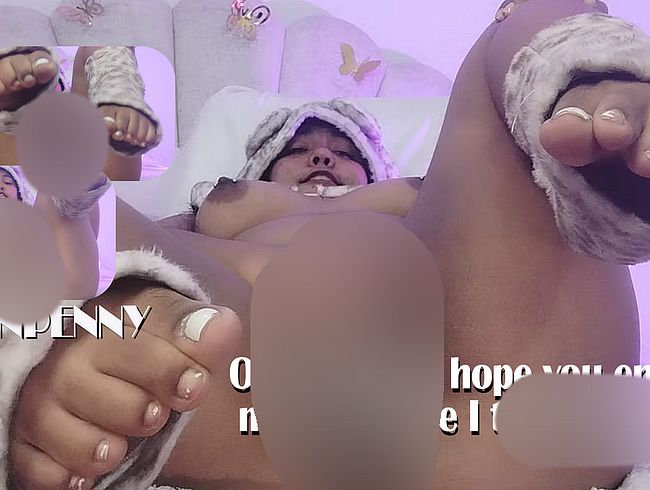 Download: AilynPenny - Oh Liebling, ich hoffe, du genießt meine Füße, während ich masturbiere.