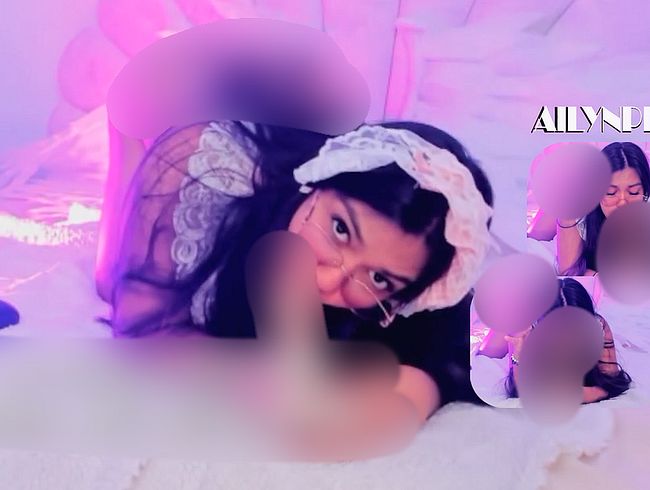 Download: AilynPenny - einen sehr großen Dildo mit Speichel lutschen