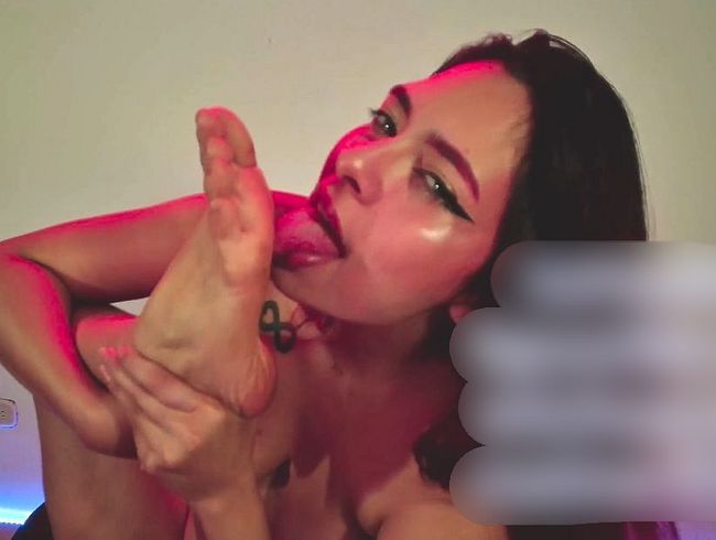 Download: AishaDavies - fühle und schmecke meine schleimigen Füße, lutsch sie wie ich, mmmm