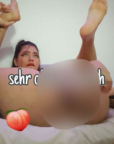 Download: AishaDavies - Ich dehne mich gerne und denke darüber nach, wie viele Leute mich in dieser Position ficken würden.