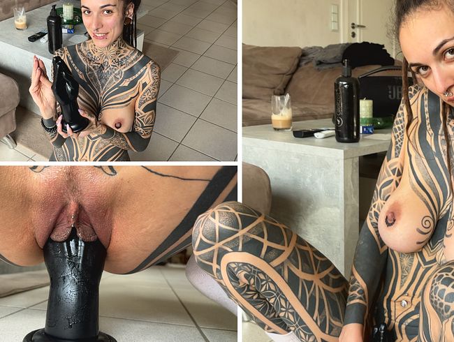 Download: Aja-Moon - Schaff ich das ? Fetter Fisting Dildo .. mein erster Versuch .