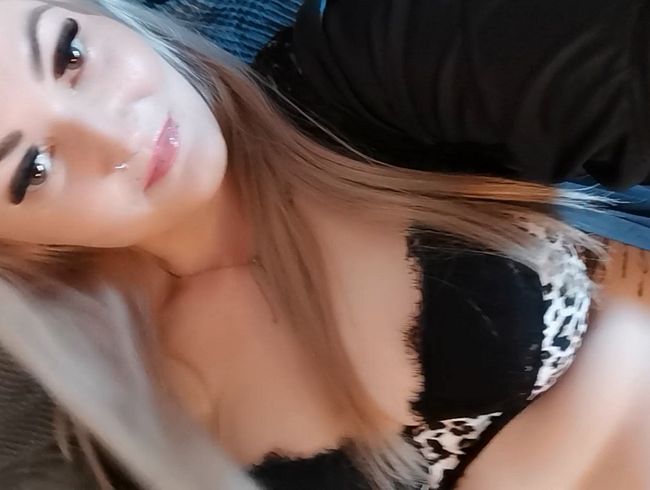 Download: Alex-Blond - Ich trau mich! Ich spiele an meiner Pussy und jeder kann zusehen