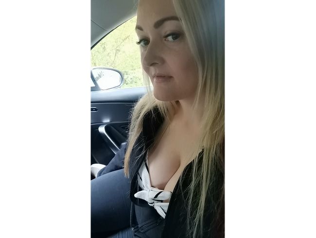 Download: Alex-Blond - Mein erster Handjob vor laufender Kamera, warten auf den Pannendienst am Waldrand