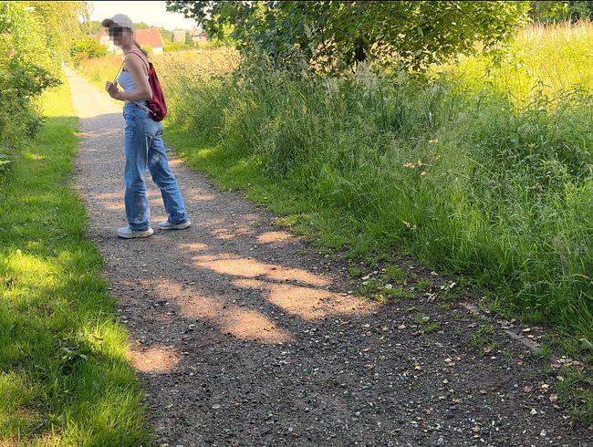 Download: Alex_Sander - Schüchternes Mädel erwischt mich draußen beim Wichsen..