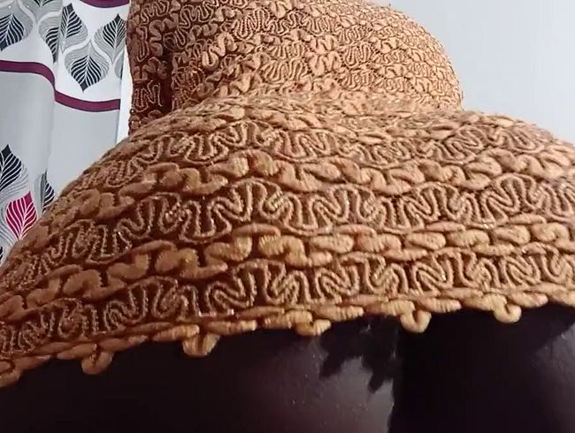 Download: Alexa_Zane - Nahaufnahme der zierlichen Ebenholz-Alexa Zane beim Doggy-Twerking – Muschi freigelegt