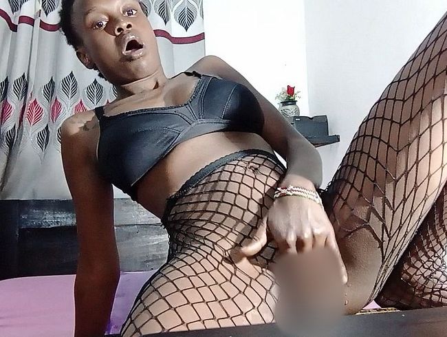 Download: Alexa_Zane - Die zierliche, dunkelhäutige Alexa Zane spritzt unkontrolliert – ein schmutziger Kurzfilm voller Genuss