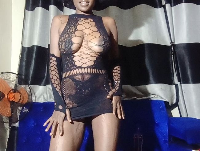 Download: Alexa_Zane - Alexa Zanes sinnlicher Dessous-Striptease – Schwarze Göttin ölt sich ein und tanzt langsam