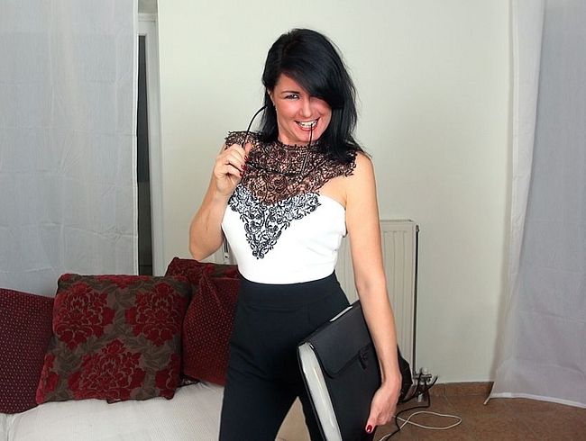 Download: Alexalexandria - Professorin verführt und in den Arsch gefickt