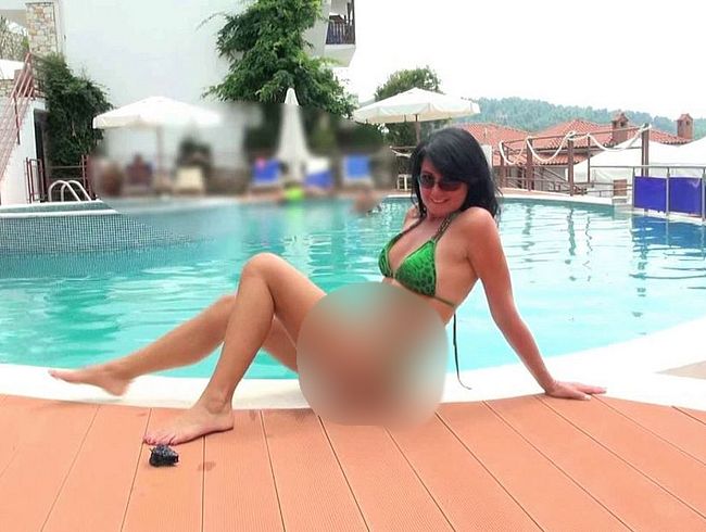 Download: Alexalexandria - Im Urlaub erkannt und abgefickt