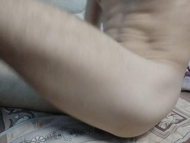 Download: Alexandr513 - Der Mann rieb seinen Bolzen an seinem Oberschenkel