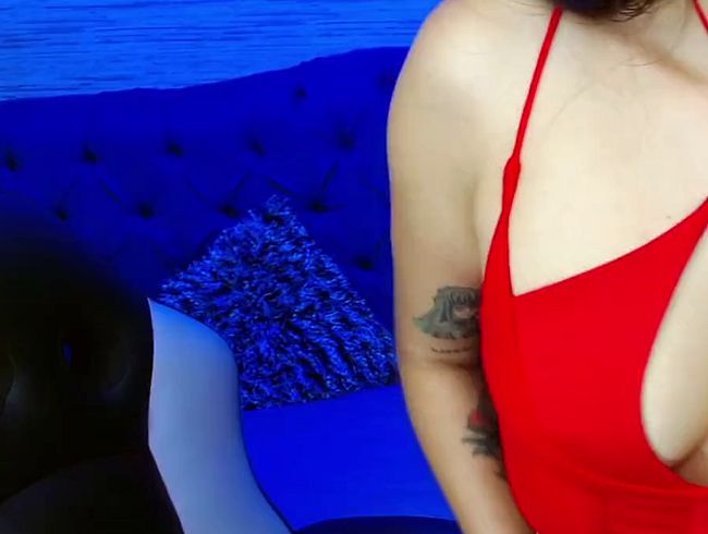 Download: AlinaRyan - Brünette in schwarzen Dessous spielt mit der Kamera?