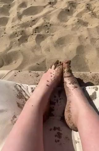 Download: AlisaFeet - Meine bezaubernde Füße am Sandstrand! (ohne Ton)