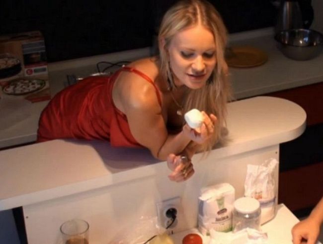 Download: AlyssiaSuxx - Koch-Privatunterricht mit XXL Besamung!