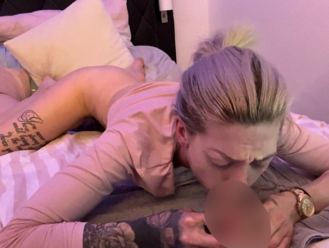 Download: Amanda-Jewelz - Bekomme ich ihn ganz rein? Dildo-Deepthroat!