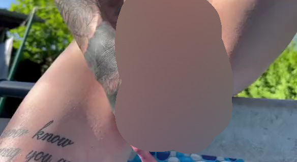 Download: Amanda-Jewelz - Public Karotten-Fick und vom Nachbarn gefilmt worden!