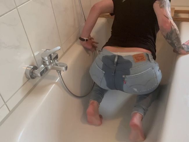 Download: Amanda-Jewelz - Jeans Piss… willst du mehr davon?