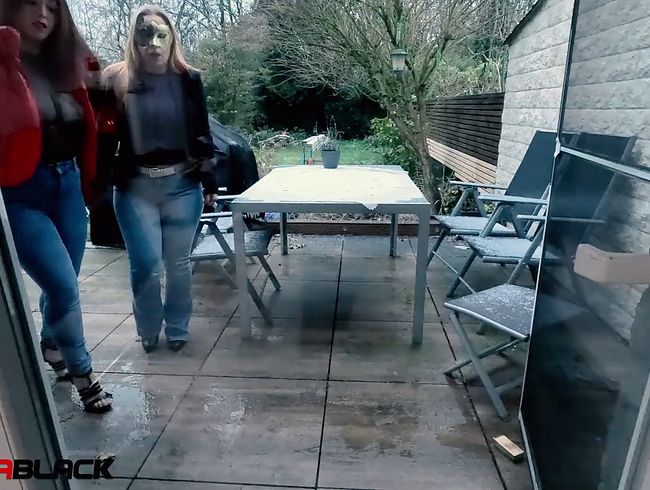 Download: AmaraBlack - In die neue Jeans gepisst weil er uns nicht reingelassen hat!