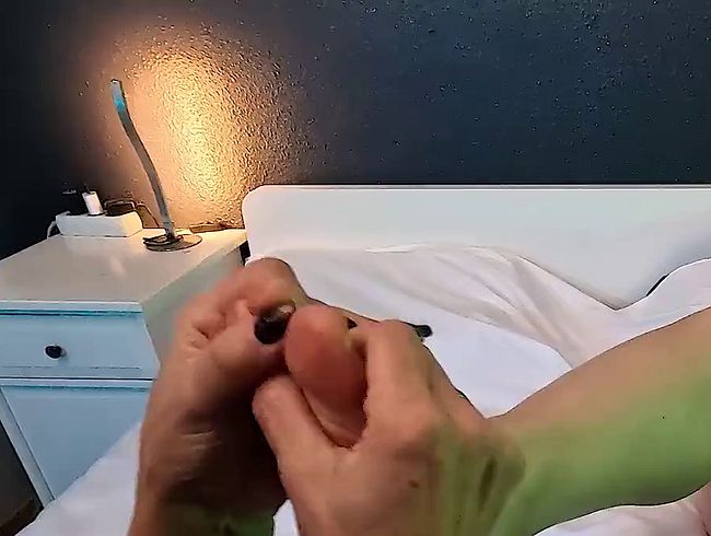 Download: AmaraBlack - Da habe ich eine geile Fußmassage von Mausi bekommen!