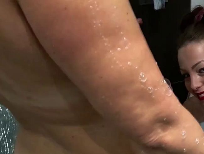 Download: AmaraBlack - Nach geilem Sex mit Mausi Duschen