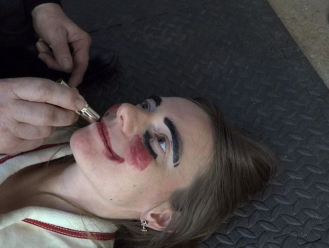 Download: Amateur-Garage - Milf in der Zwangsjacke gefistet