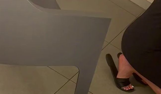 Download: Amber_Glaze - Heiß & heimlich – Blowjob Quickie in der Umkleide!