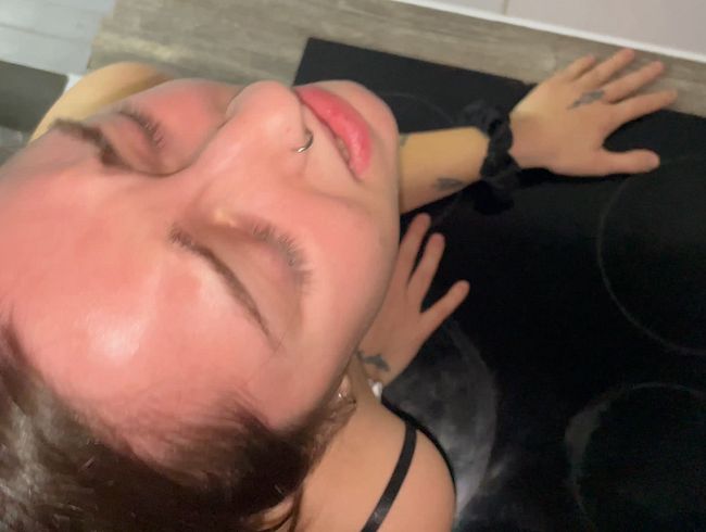 Download: Amelia_Ball - Ich wurde direkt in der Küche hart gefickt, echter hausgemachter Porn
