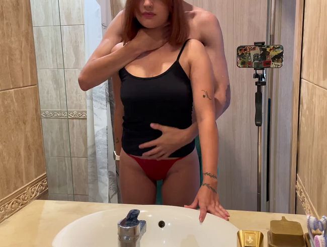 Download: Amelia_Ball - Er fickt mich bis zum Zittern in den Knien, ich bekomme einen Orgasmus und kann nicht mehr stehen