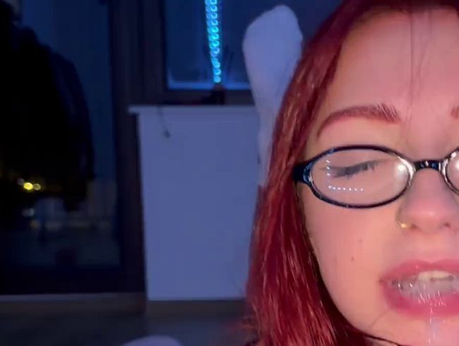 Download: Amelia_Ball - Eine Teen Schlampe erstickt nach dem Unterricht an ihrem Speichel und kann nicht atmen.