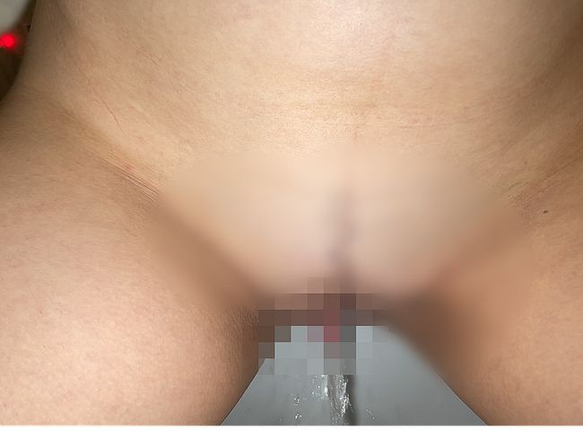 Download: Amelia_Queen - Frohe Weihnachten! Silvester-Pinkel-Kompilation! Gelber Urin und unrasierte Muschi!