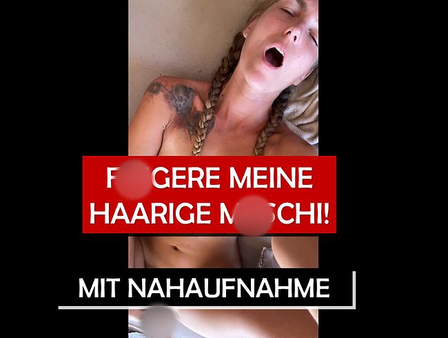 Download: Amelie-Lei - Fingere meine behaarte Muschi - mit Nahaufnahme!
