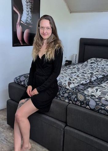 Download: Anaiv - Das erste Mal - ich zeig mich dir in meinem Lieblingsdessous ...