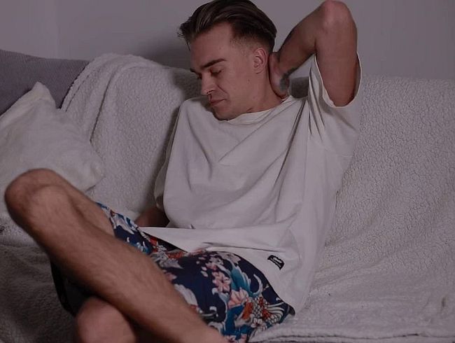 Download: Andrewoster - Sie gab ihm Höschen und setzte sich auf sein Gesicht