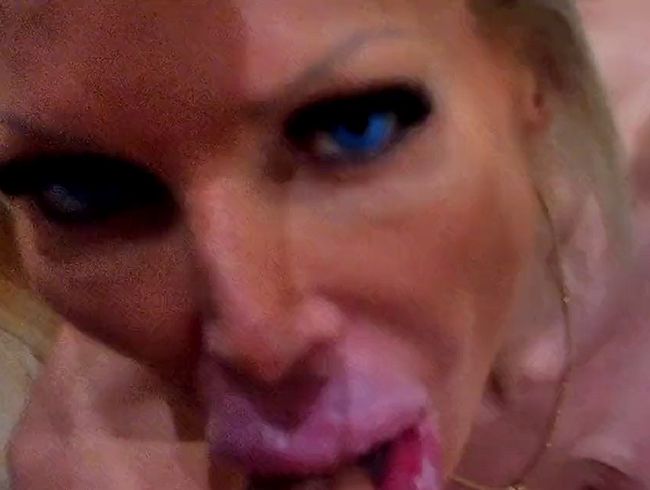 Download: Angie-Boobs - In den Mund spritzen lassen und alles über meine riesen Titten laufen lassen, ohne Ton