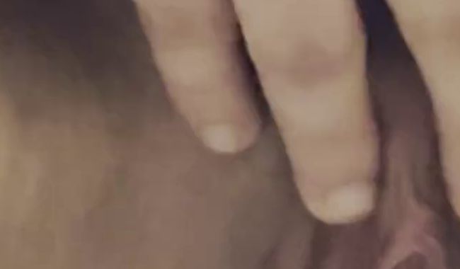 Download: Animemeli - Teen 18 muss in der Garage pissen wurde vor 2 Stunden durchgefickt. Ihr seht es an dem Loch.