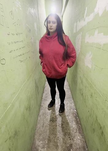 Download: Animemeli - Teen 18 muss in der Garage pissen wurde vor 2 Stunden durchgefickt. Ihr seht es an dem Loch.