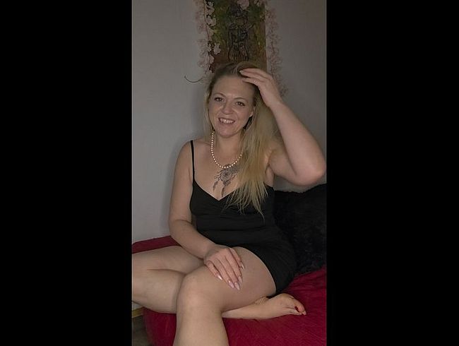 Download: Anna-Lustig - Wie stelle ich mich an bei meinem 1x Footjob?? Ich verwöhne deinen Schwanz mit meinen Füßen!!