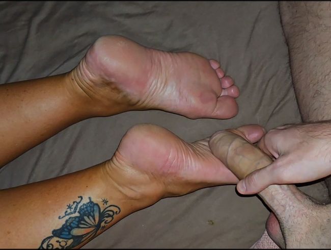 Download: AnnaFire - Spielen mit den Sohlen einer müden Stiefmutter