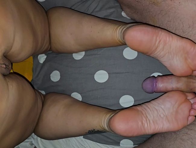 Download: AnnaFire - Meine Stiefmutter hat mir ihre Muschi zum neuen Jahr geschenkt