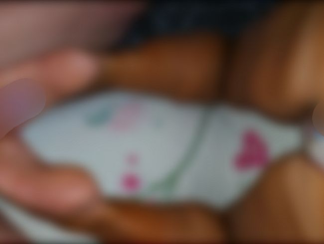 Download: AnnaFire - Alles was du tun musst, ist deine Shorts zur Seite zu schieben.