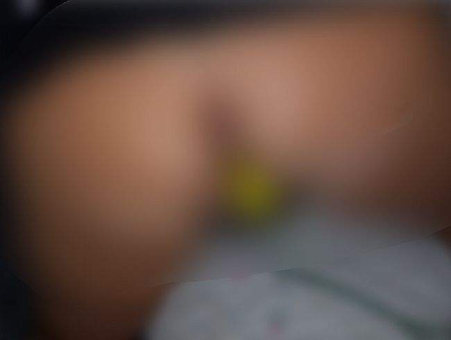 Download: AnnaFire - Der Stiefsohn zog unmerklich das gelbe Kondom aus, um in die Muschi der Stiefmutter zu spritzen